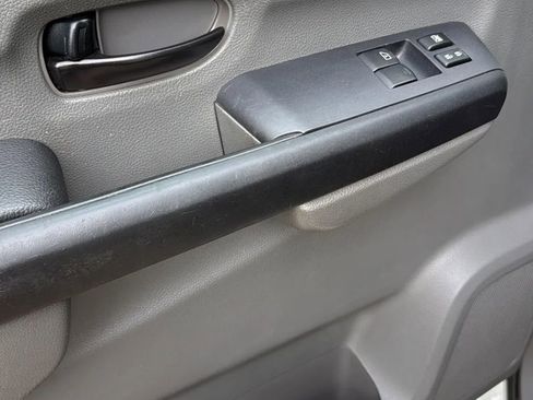 Used 2014 Nissan NV 2500 SV w/ Side & Curtain Airbag Package RWD image 8