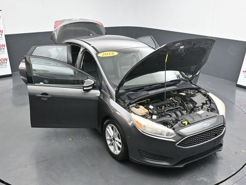 Used 2016 Ford Focus SE w/ Reverse Sensing Package image 44