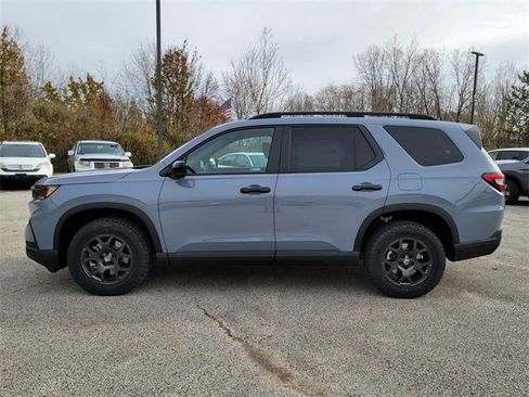 New 2025 Honda Pilot TrailSport image 3