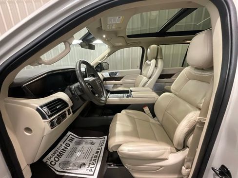Used 2021 Lincoln Navigator Reserve w/ Luxury Package AWD/4WD image 9
