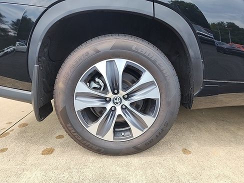 Used 2023 Toyota Highlander L image 9