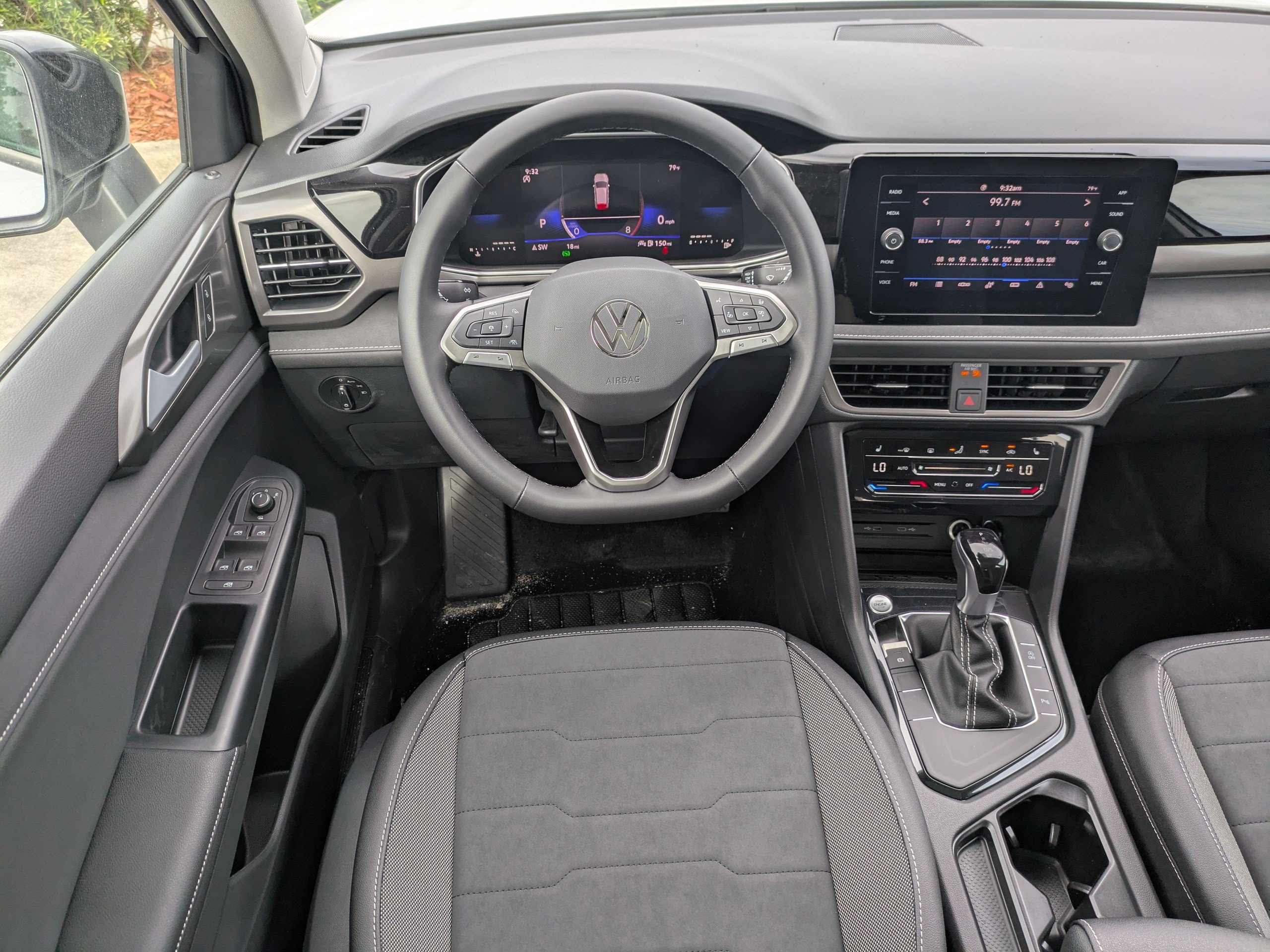 New 2026 Volkswagen Taos SE FWD image 16