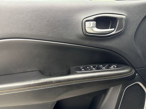 Used 2018 Jeep Compass Latitude w/ Popular Equipment Group AWD/4WD image 34