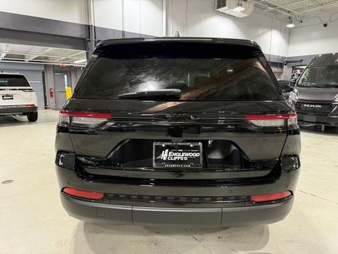 New 2025 Jeep Grand Cherokee Limited w/ Black Appearance Package image 10