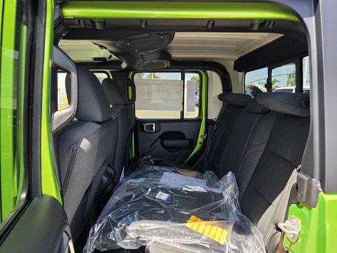 New 2025 Jeep Gladiator Willys image 14