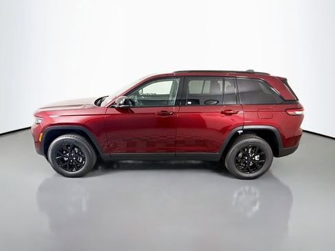 New 2025 Jeep Grand Cherokee Altitude image 4