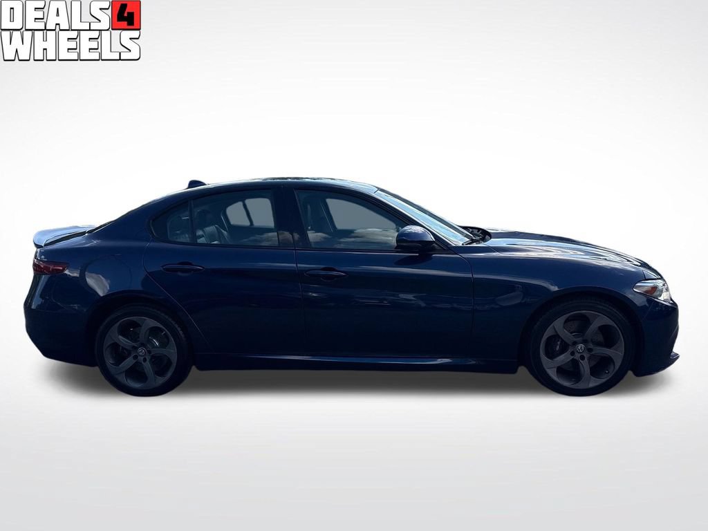 Used 2018 Alfa Romeo Giulia AWD image 6