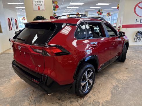 Used 2024 Toyota RAV4 SE w/ Weather & Moonroof Package image 11