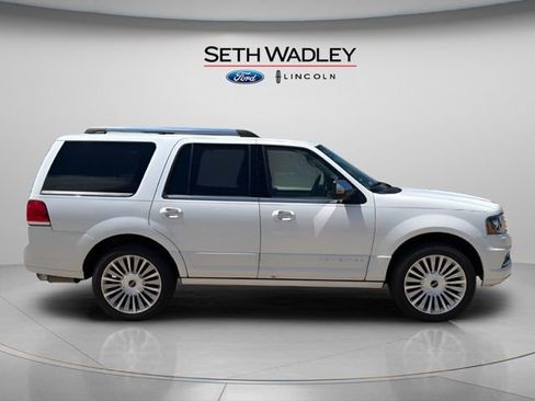 Used 2017 Lincoln Navigator Select RWD image 9