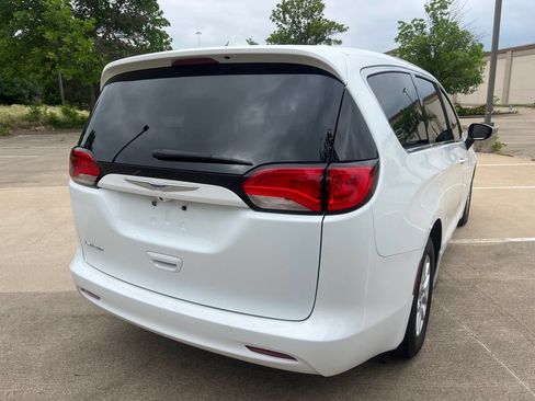 Used 2020 Chrysler Voyager LX w/ Cold Weather Group FWD image 9