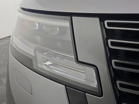 Used 2023 Land Rover Range Rover SE image 10