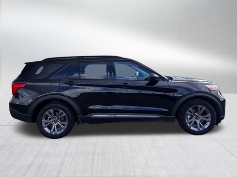 Certified 2022 Ford Explorer XLT w/ Equipment Group 202A AWD/4WD image 8