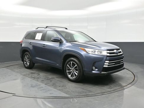 Used 2018 Toyota Highlander XLE image 1