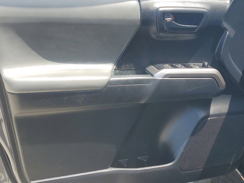 Used 2021 Toyota Tacoma SR5 RWD image 19