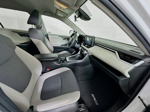 Used 2021 Toyota RAV4 XLE image 30