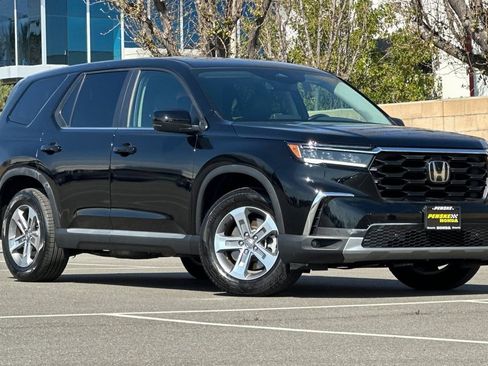 Certified 2025 Honda Pilot EX-L image 2