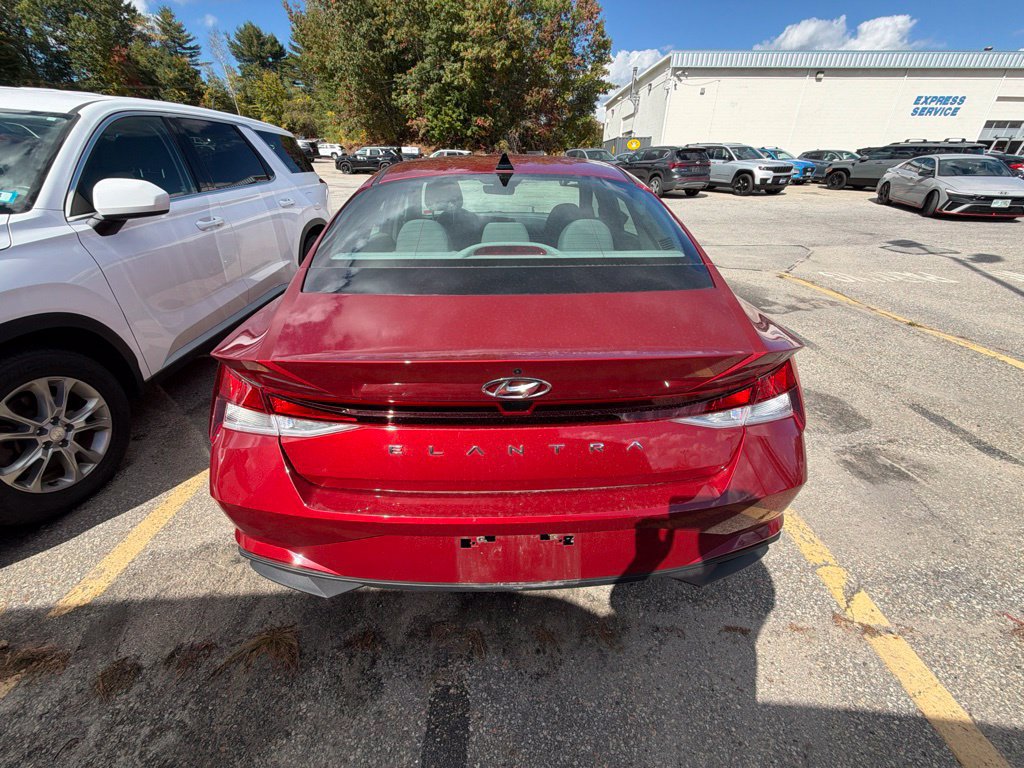 Used 2023 Hyundai Elantra SEL w/ Convenience Package FWD image 3