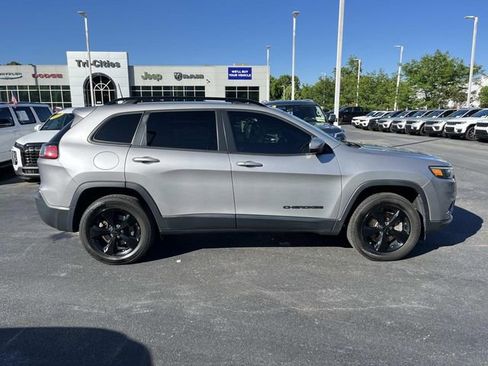 Used 2020 Jeep Cherokee Latitude Plus AWD/4WD image 2