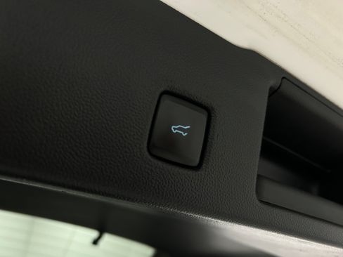 Used 2021 Ford Escape SEL w/ Technology Package AWD/4WD image 35