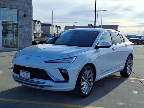 Used 2024 Buick Envista Avenir image 3