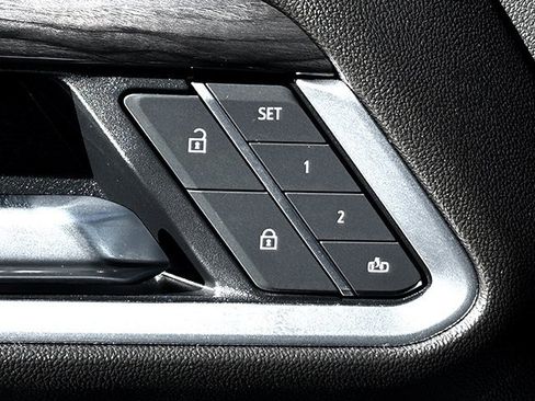 Used 2025 Chevrolet Silverado 2500 LTZ w/ LTZ Convenience Package image 17