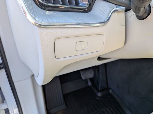 Used 2023 Volvo XC60 B6 Ultimate w/ Climate Package image 16