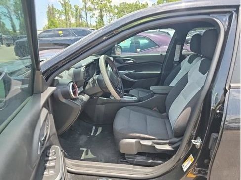 Used 2024 Chevrolet Trax RS w/ Driver Confidence Package FWD image 5
