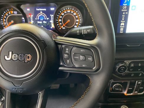Used 2024 Jeep Gladiator Sport AWD/4WD image 30