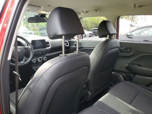 Certified 2025 Hyundai Venue Limited FWD image 25
