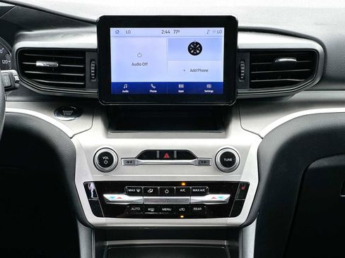 Used 2022 Ford Explorer XLT image 26