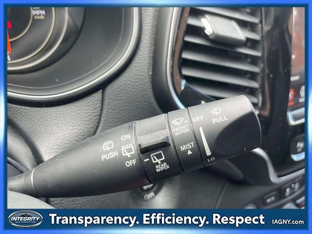 Used 2021 Jeep Cherokee Limited AWD/4WD image 25