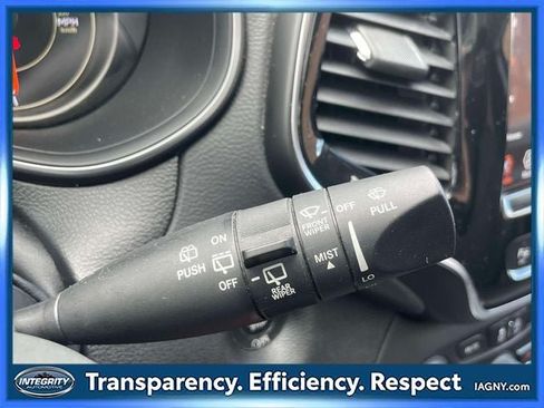 Used 2021 Jeep Cherokee Limited AWD/4WD image 25