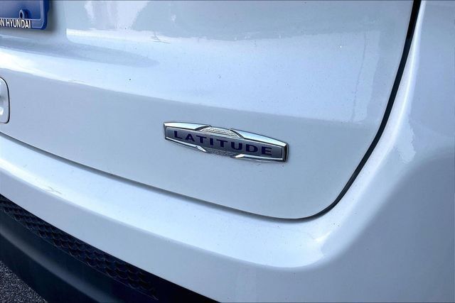 Used 2018 Jeep Compass Latitude w/ Popular Equipment Group FWD image 9