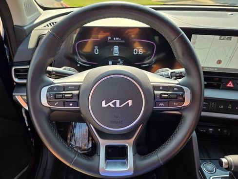 Used 2025 Kia Sportage EX FWD image 28