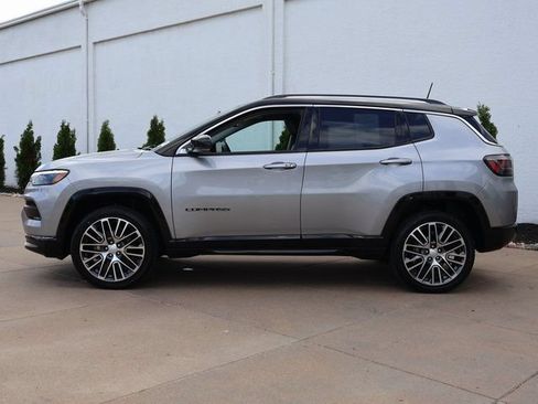 Used 2022 Jeep Compass Limited w/ Elite Group AWD/4WD image 3