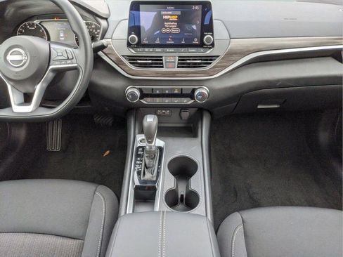 New 2025 Nissan Altima 2.5 SV FWD image 17