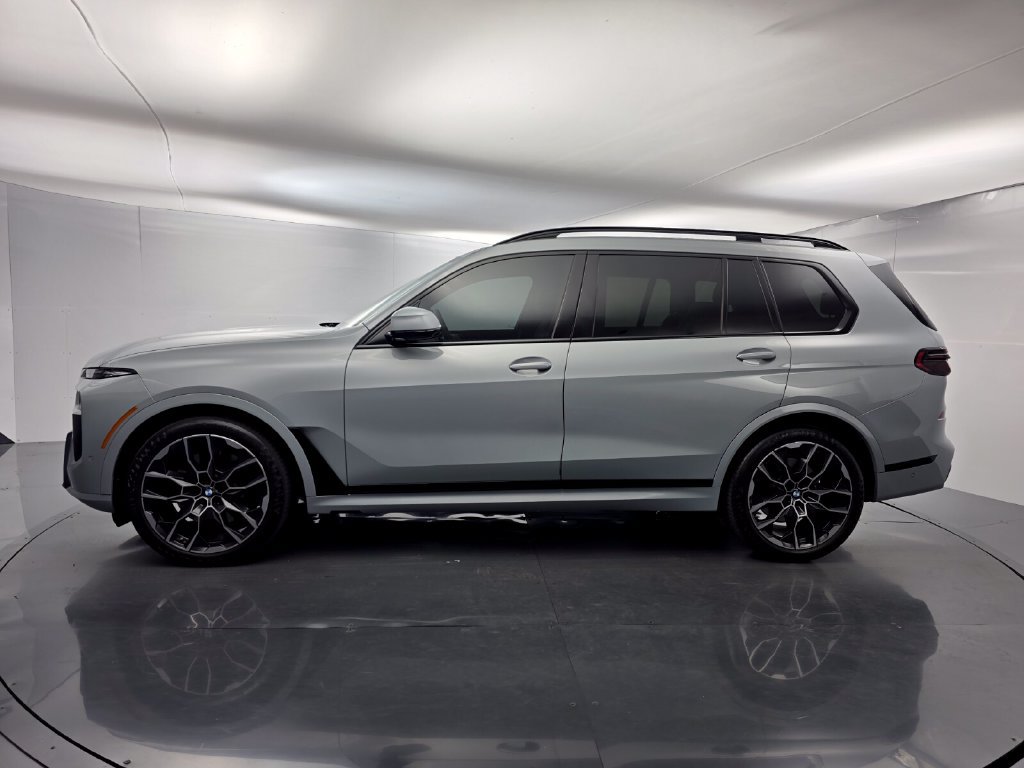 Used 2025 BMW X7 xDrive40i w/ M Sport Package AWD/4WD image 7