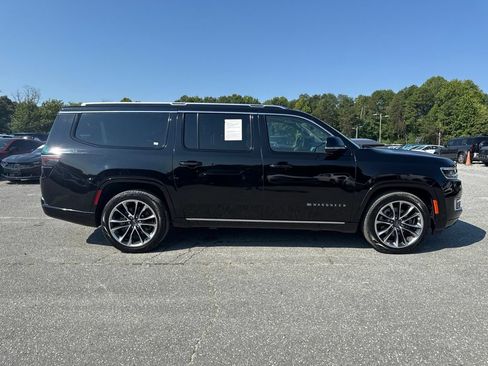 Used 2024 Jeep Wagoneer L Series III w/ Premium Group I AWD/4WD image 6