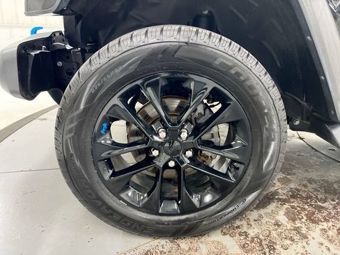 Used 2023 Jeep Wrangler Unlimited Sahara w/ Cold Weather Group AWD/4WD image 28