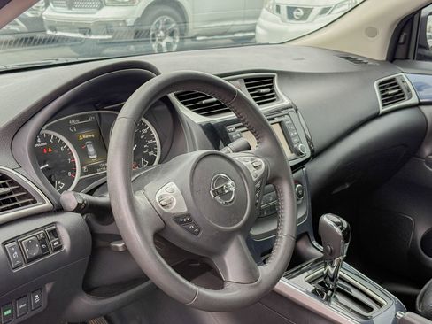 Used 2017 Nissan Sentra SR w/ SR Premium Technology Package image 5