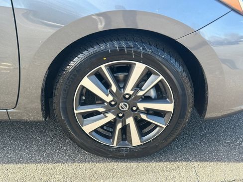 Used 2021 Nissan Versa SV image 11