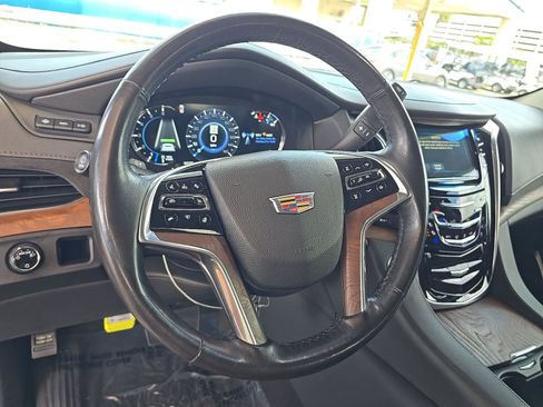 Used 2019 Cadillac Escalade Luxury RWD image 13