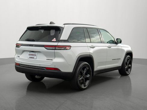 Used 2023 Jeep Grand Cherokee Limited w/ Luxury Tech Group II AWD/4WD image 7