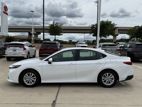 Used 2026 Toyota Camry LE FWD image 7