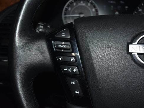 Used 2024 Nissan Armada SL w/ Captain's Chairs Package AWD/4WD image 9
