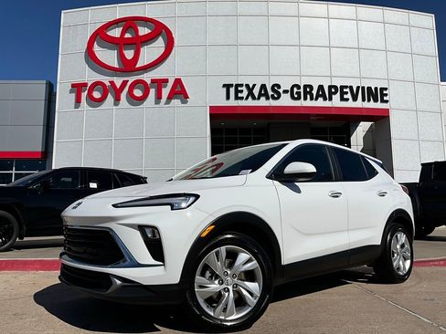 Used 2025 Buick Encore GX Preferred image 2