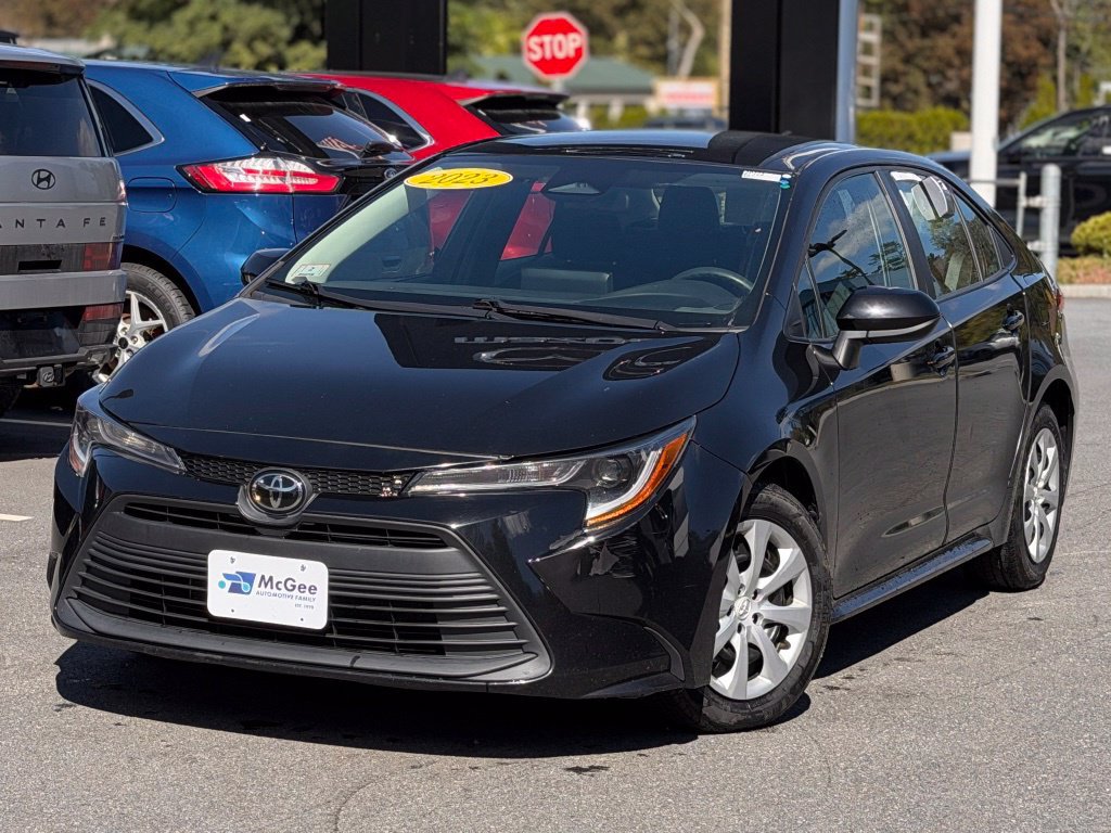 Used 2023 Toyota Corolla LE FWD image 1