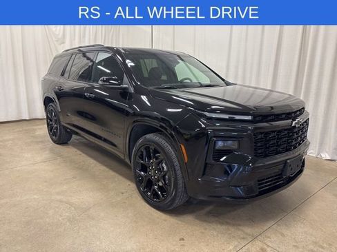 Used 2025 Chevrolet Traverse RS w/ LPO, Floor Liner Package AWD/4WD image 1