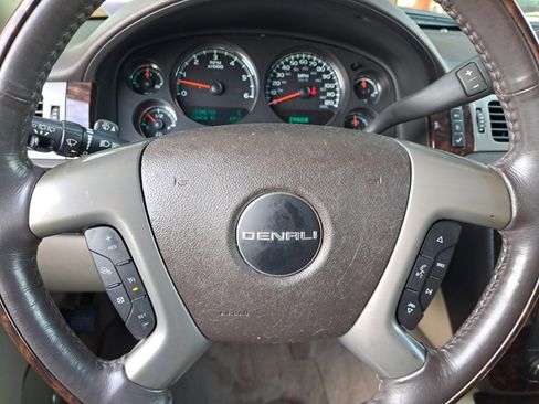 Used 2013 GMC Yukon Denali AWD/4WD image 24