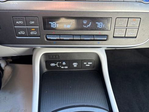 Used 2025 Hyundai Kona SEL image 18